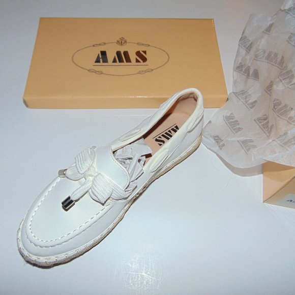 AMS White Slip on Loafer - *NIB Size 6.5 - Picture 2 of 4